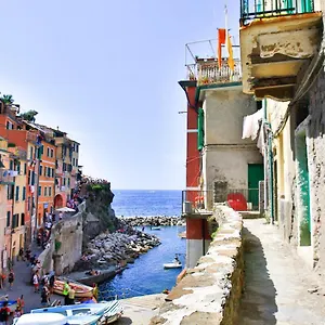 casa-elisa-riomaggiore.hotelitalianriviera.com/